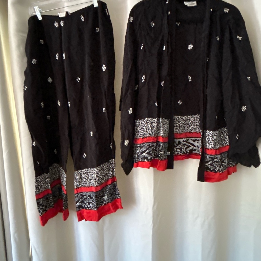 Naturally Yours Black and Red matching 2 piece set: size XL Perfect workout